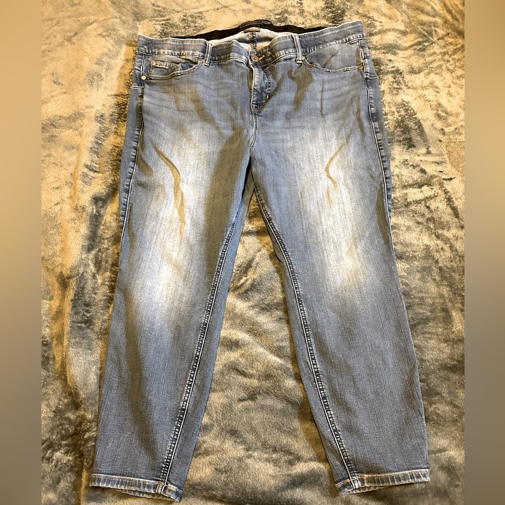Torrid Bombshell Skinny 24 XS